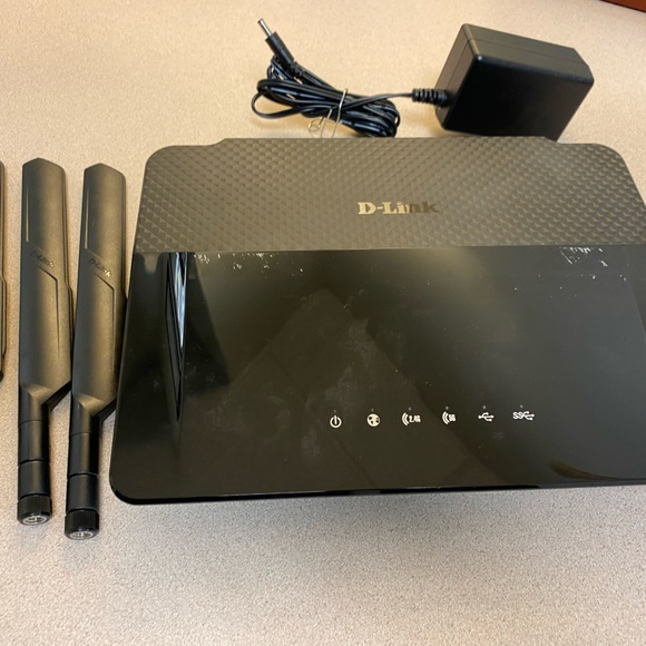 D Link DIR-8801 Dual-Band AC 1900 Router - Picture 3 of 4